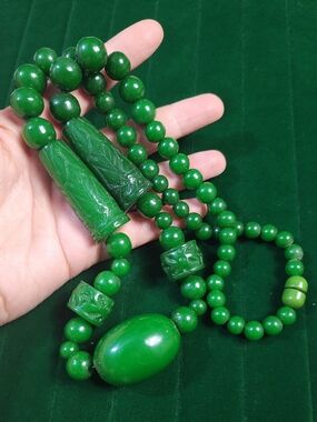 Vintage 1960s Carved Green Lucite Statement Necklace with Oversized Mid Century